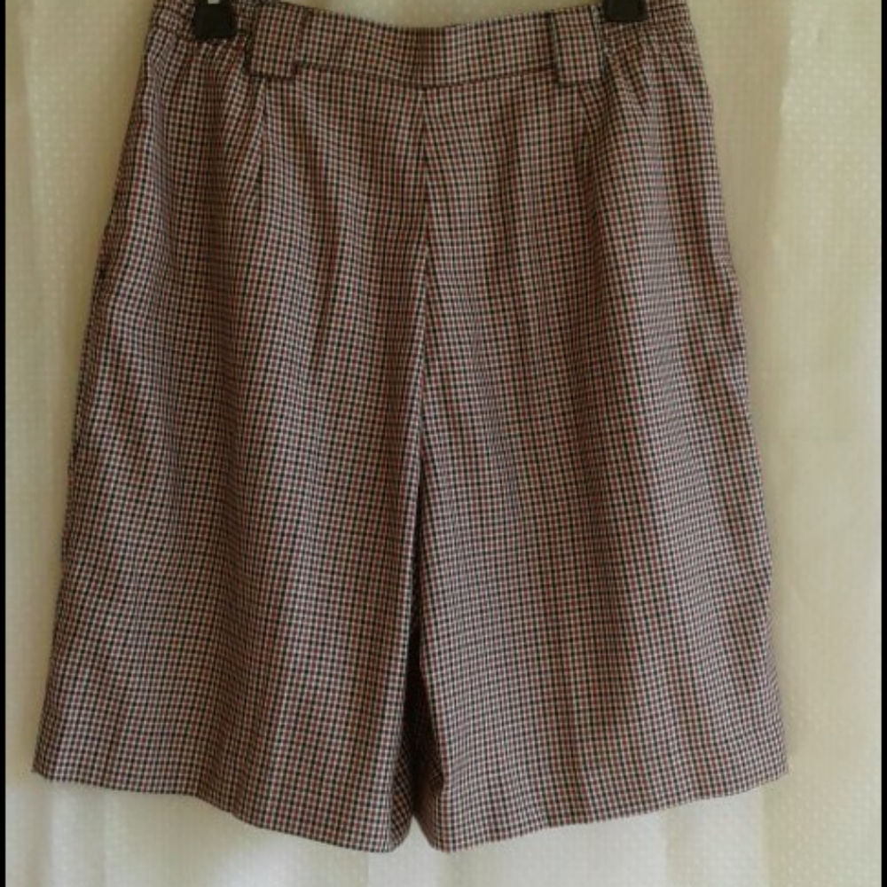 Shorts - Picture 2 of 3